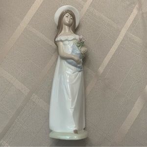 Girl with hat holding flowers porcelain 6” tall